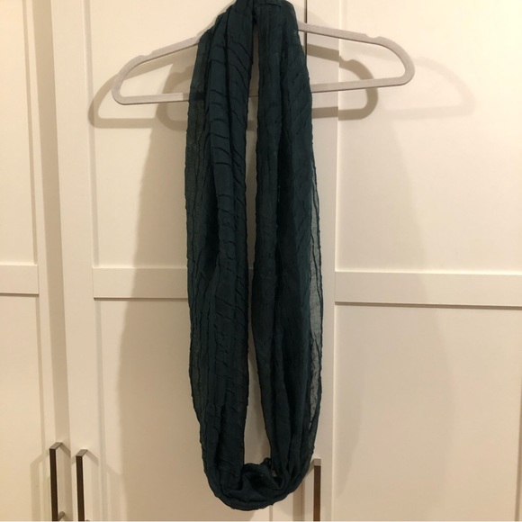 3/$20 RICKI’s Green Infinity Scarf - Picture 1 of 4